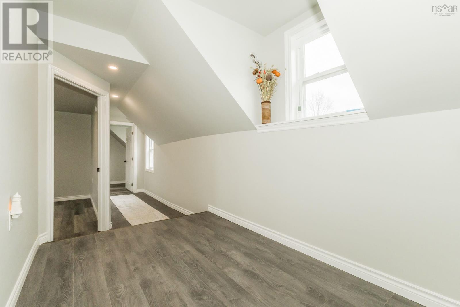 126 Commercial Street Property Photo 22