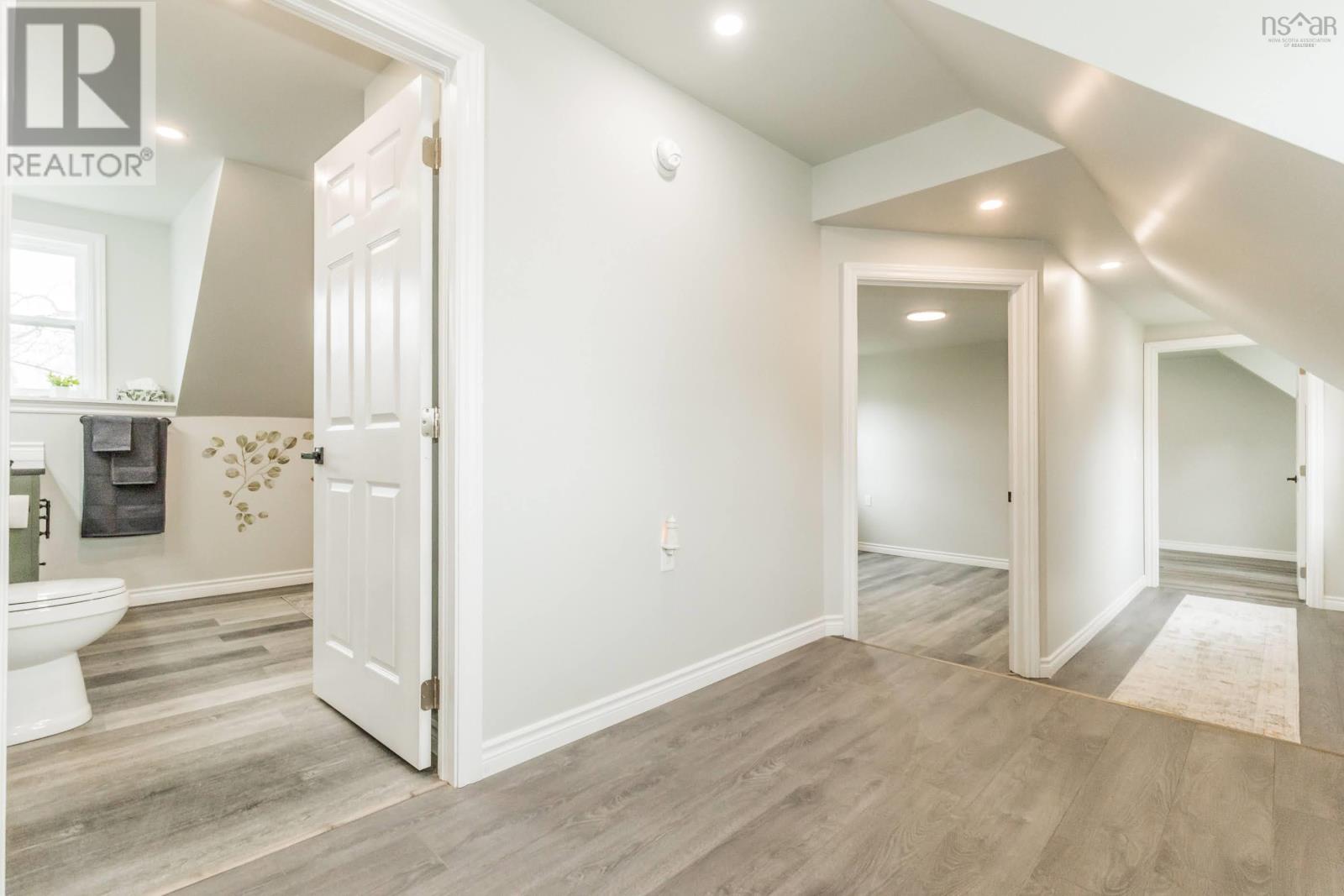 126 Commercial Street Property Photo 23