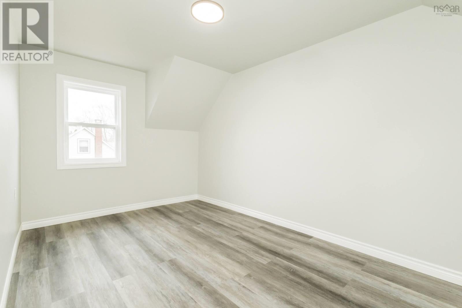 126 Commercial Street Property Photo 25