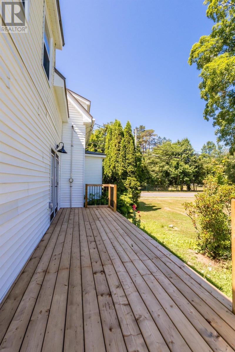 126 Commercial Street Property Photo 35