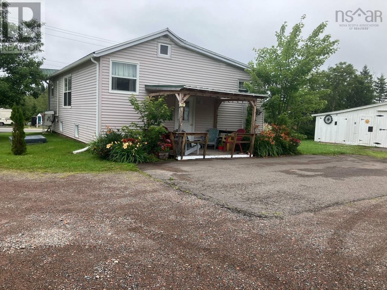 5886 Highway 2 Property Photo 2