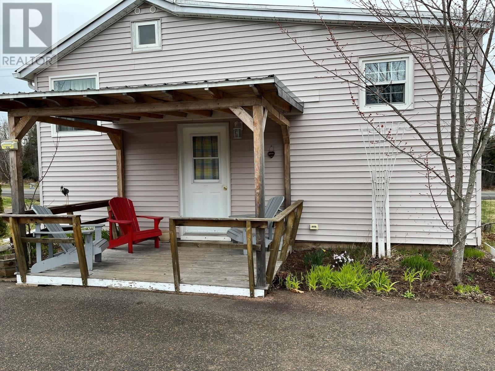 5886 Highway 2 Property Photo 6