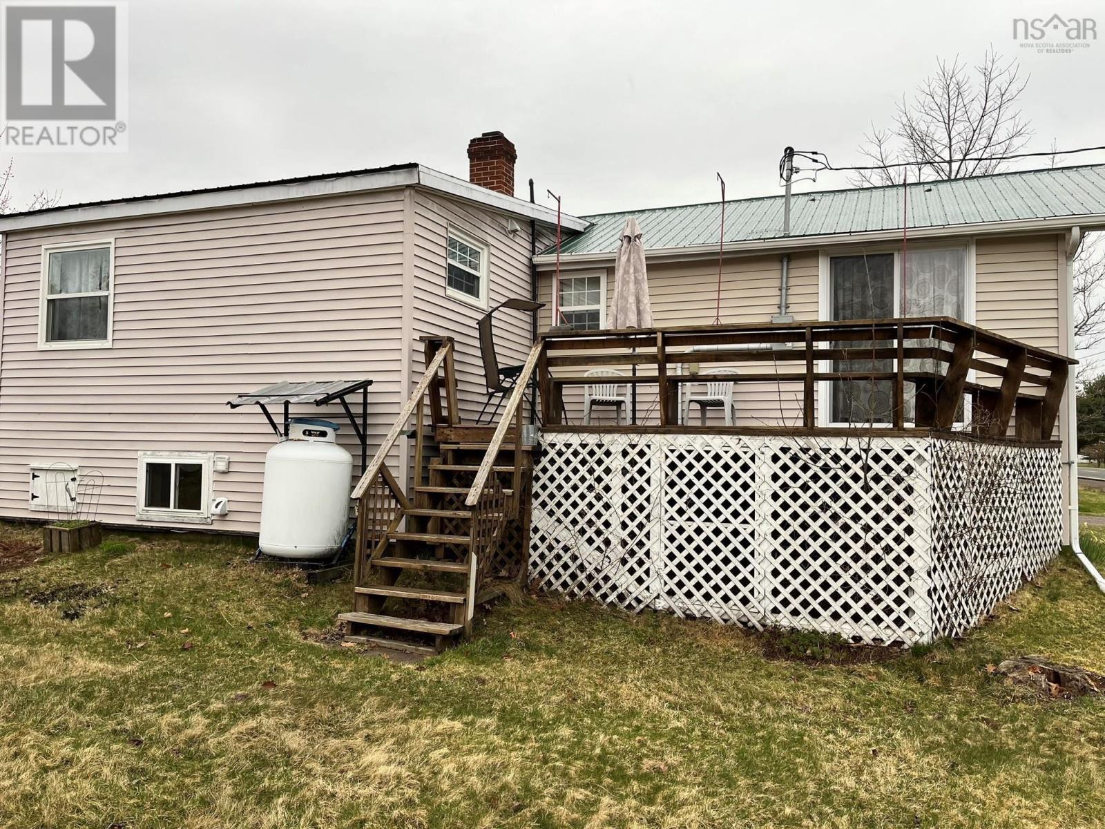 5886 Highway 2 Property Photo 7