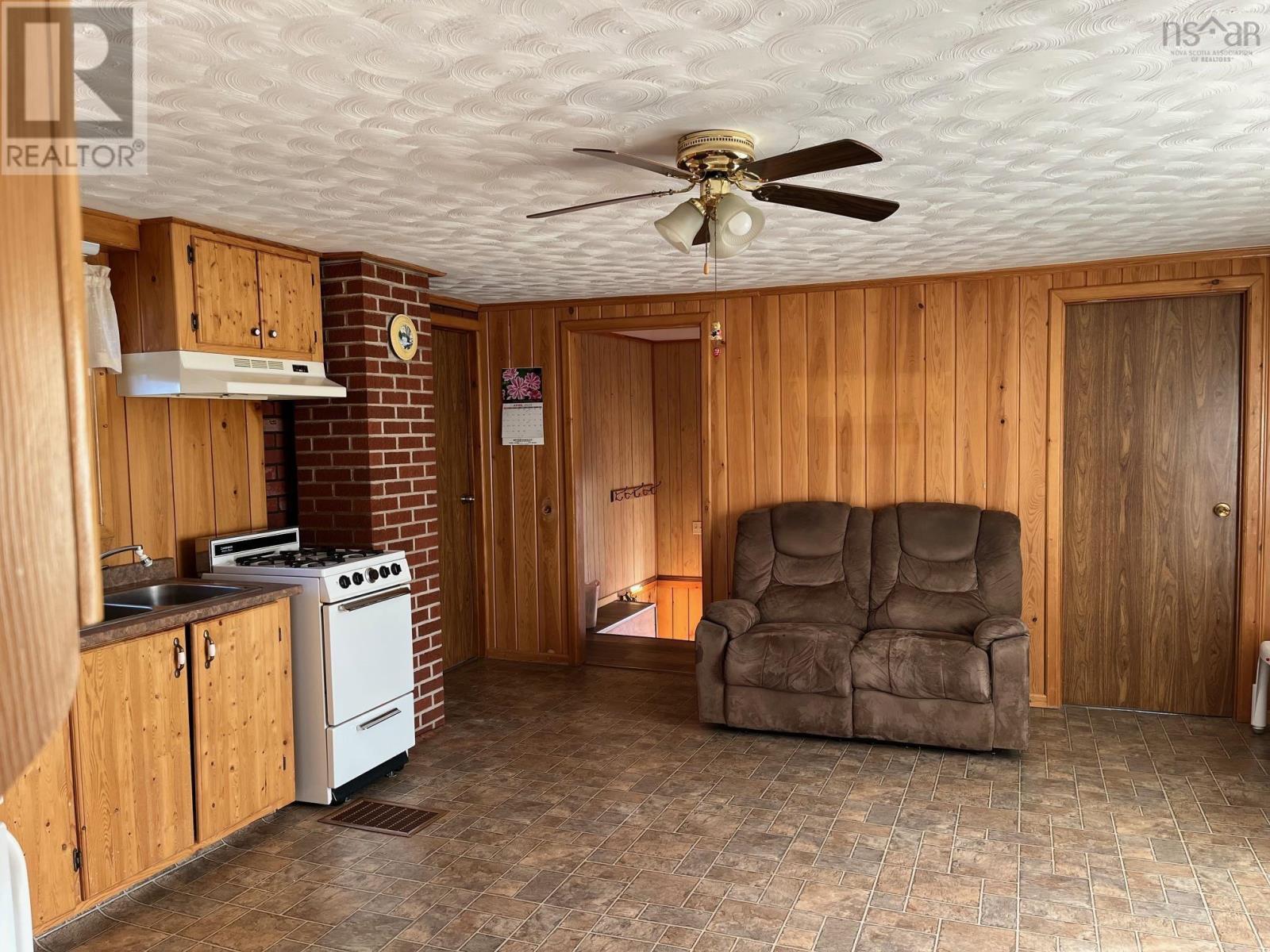 5886 Highway 2 Property Photo 9