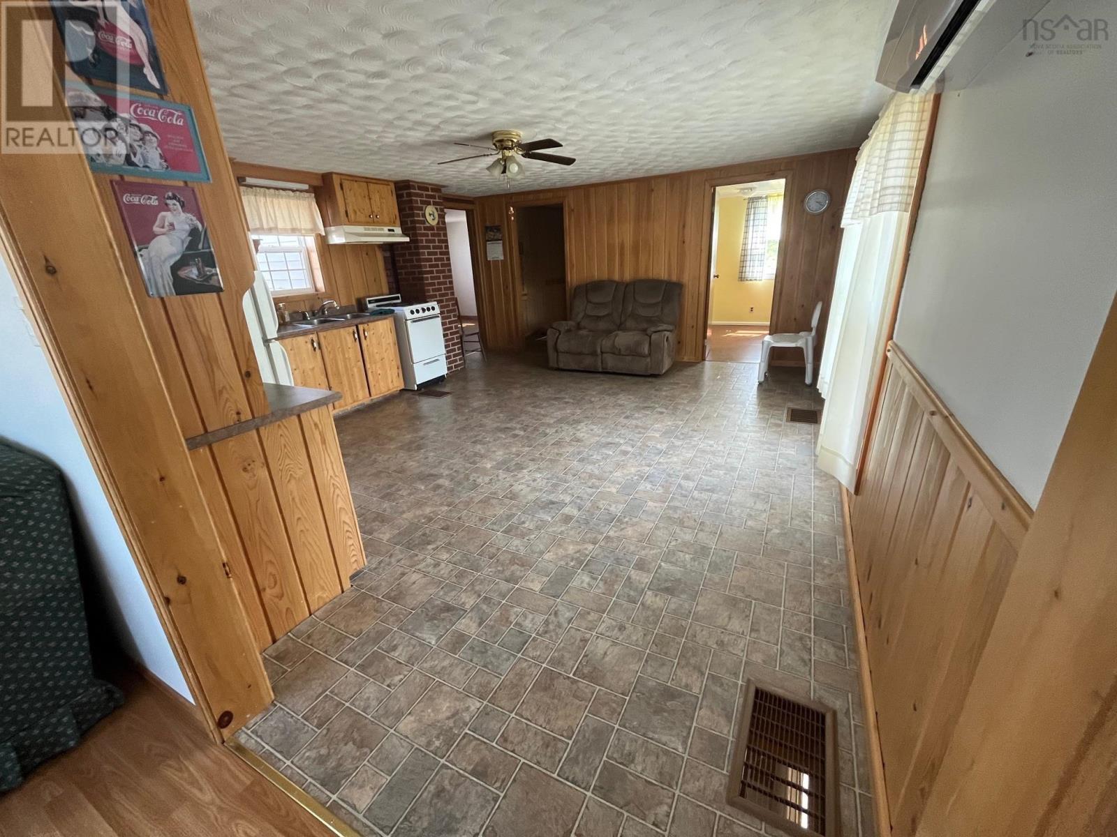 5886 Highway 2 Property Photo 10