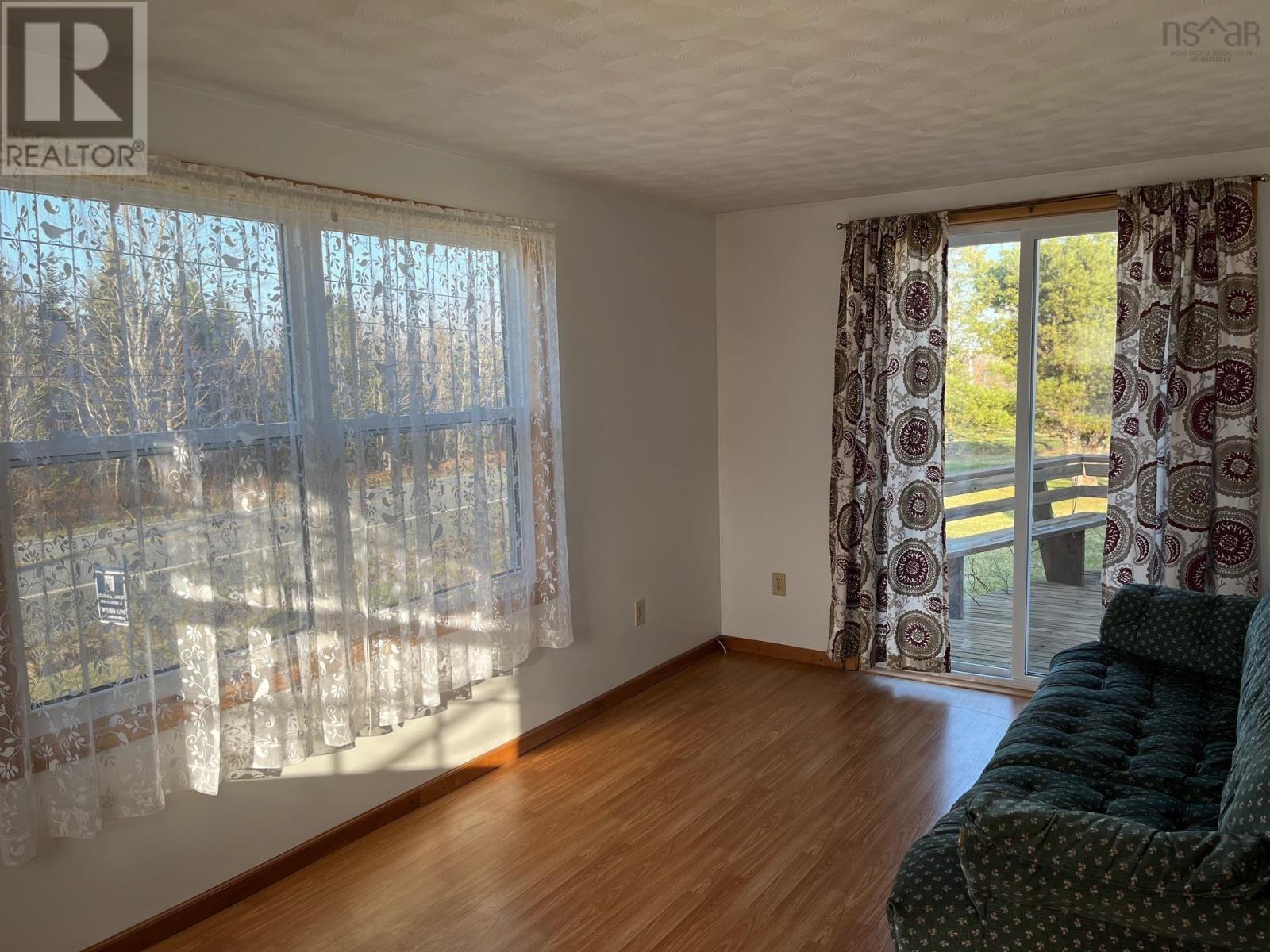 5886 Highway 2 Property Photo 11