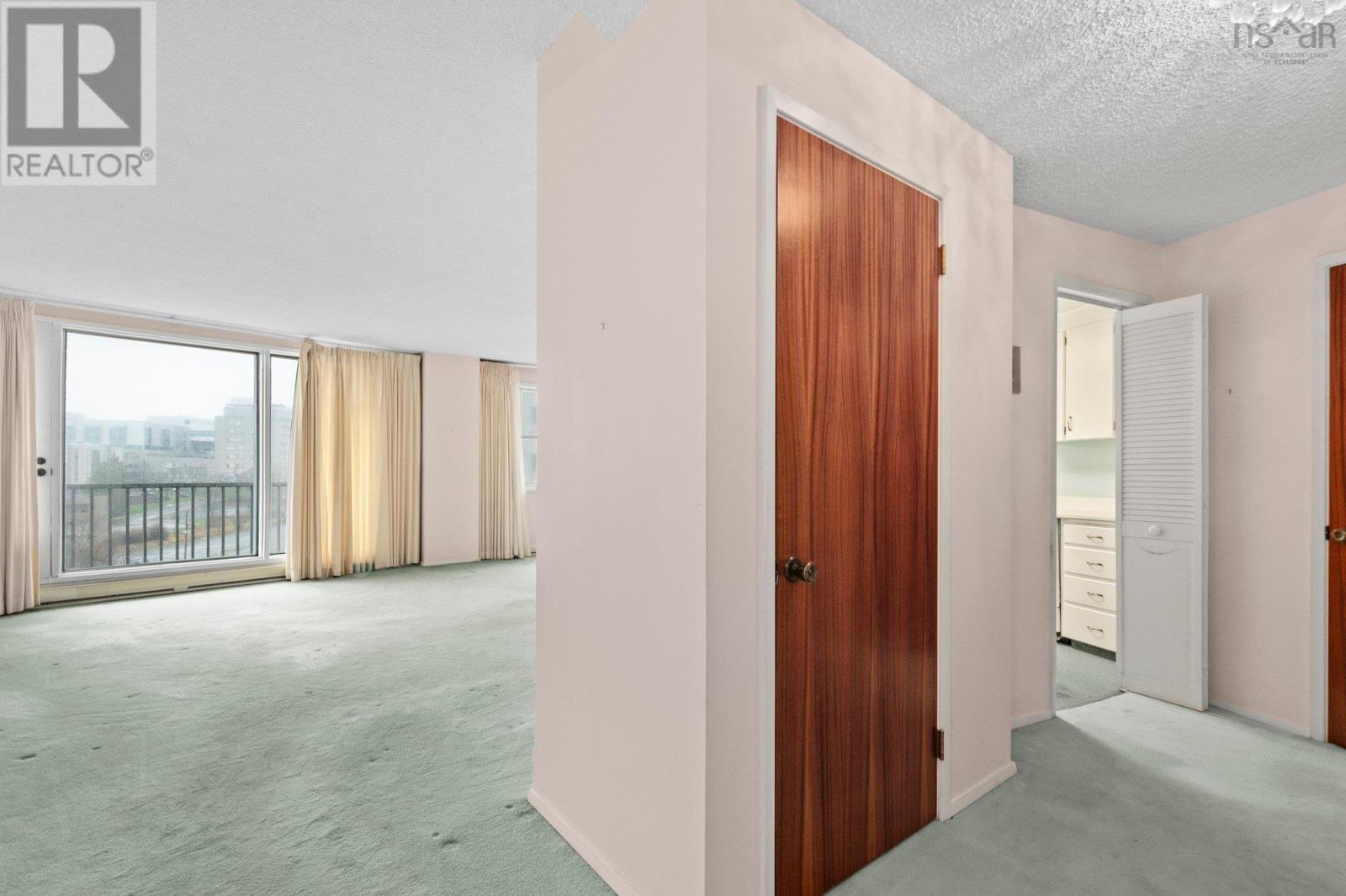 601 1074 Wellington Street Property Photo 4