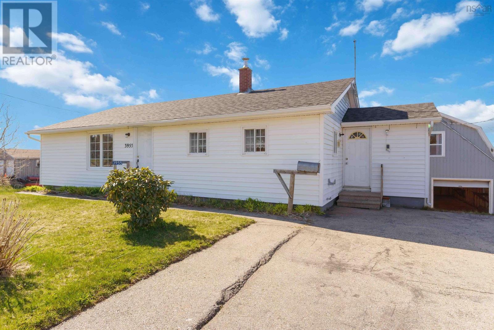 3955 Shore Road W Property Photo 1