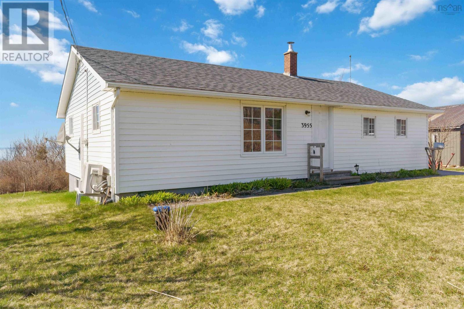3955 Shore Road W Property Photo 2