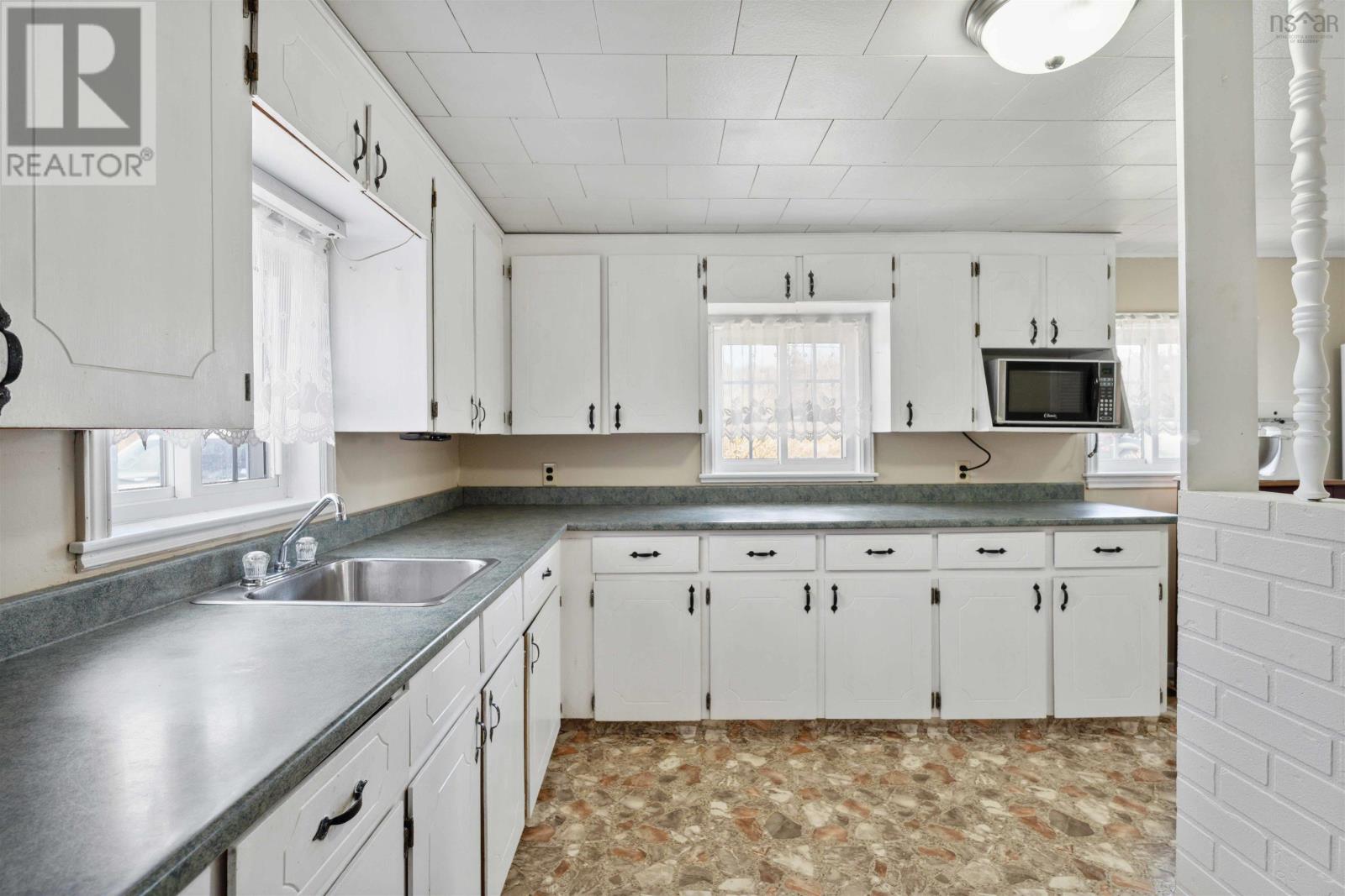 3955 Shore Road W Property Photo 25