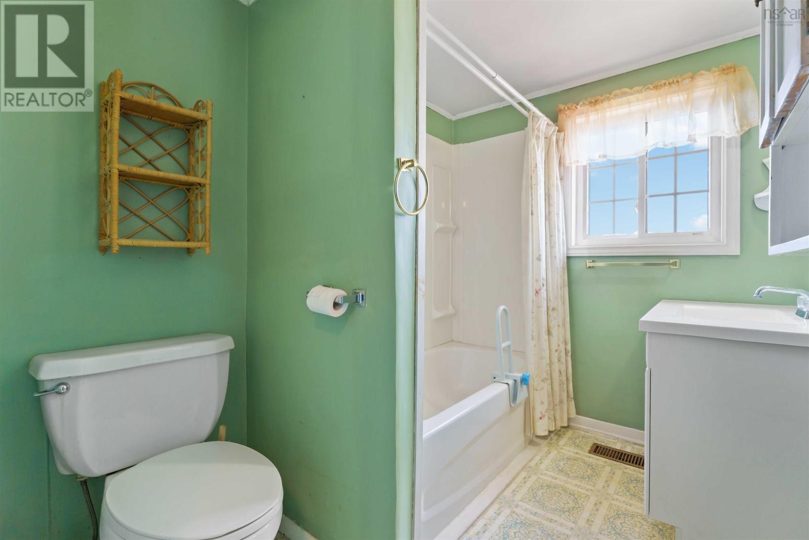 3955 Shore Road W Property Photo 35