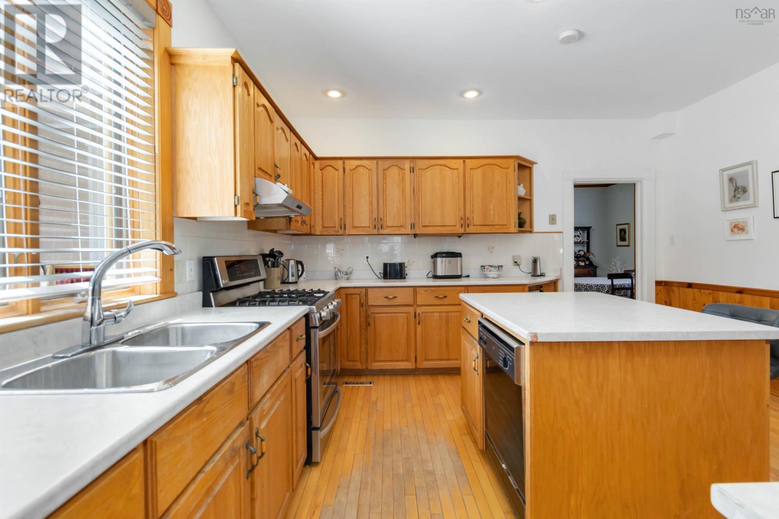 23 Pleasant Street Property Photo 21