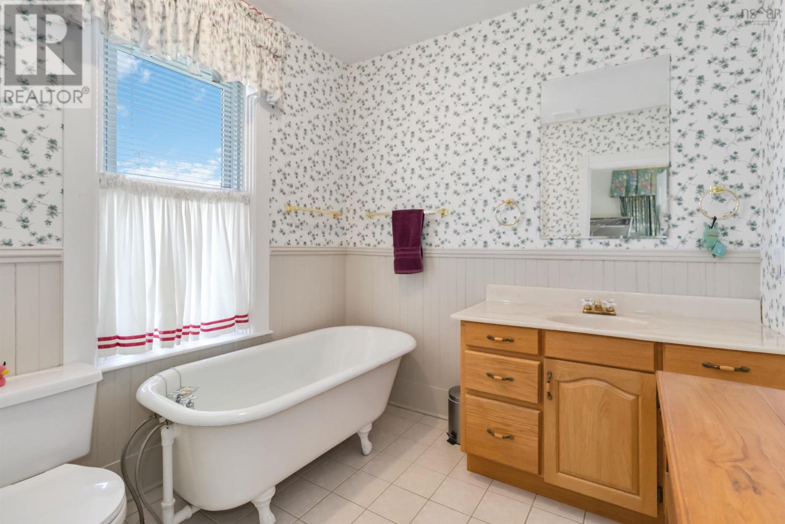 23 Pleasant Street Property Photo 35