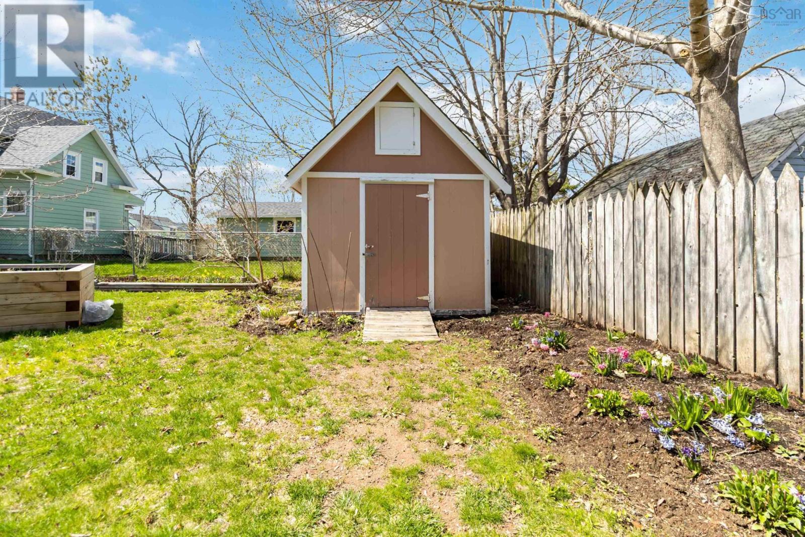 23 Pleasant Street Property Photo 44