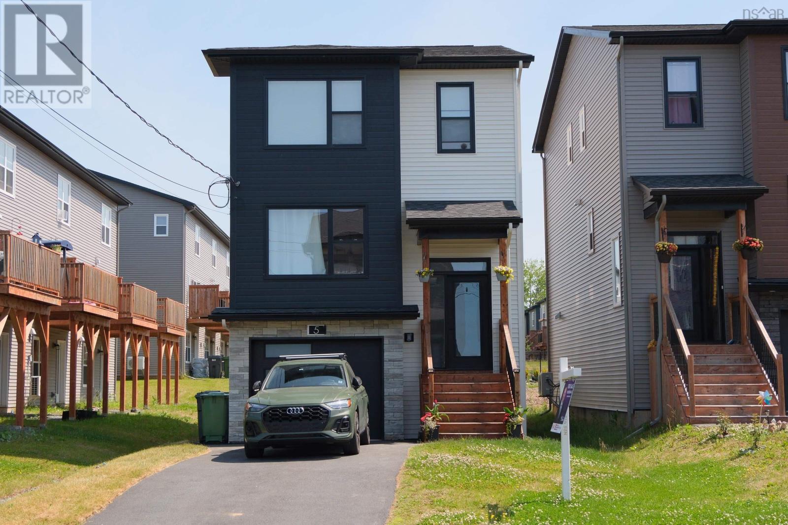 5 Sam Crescent Property Photo