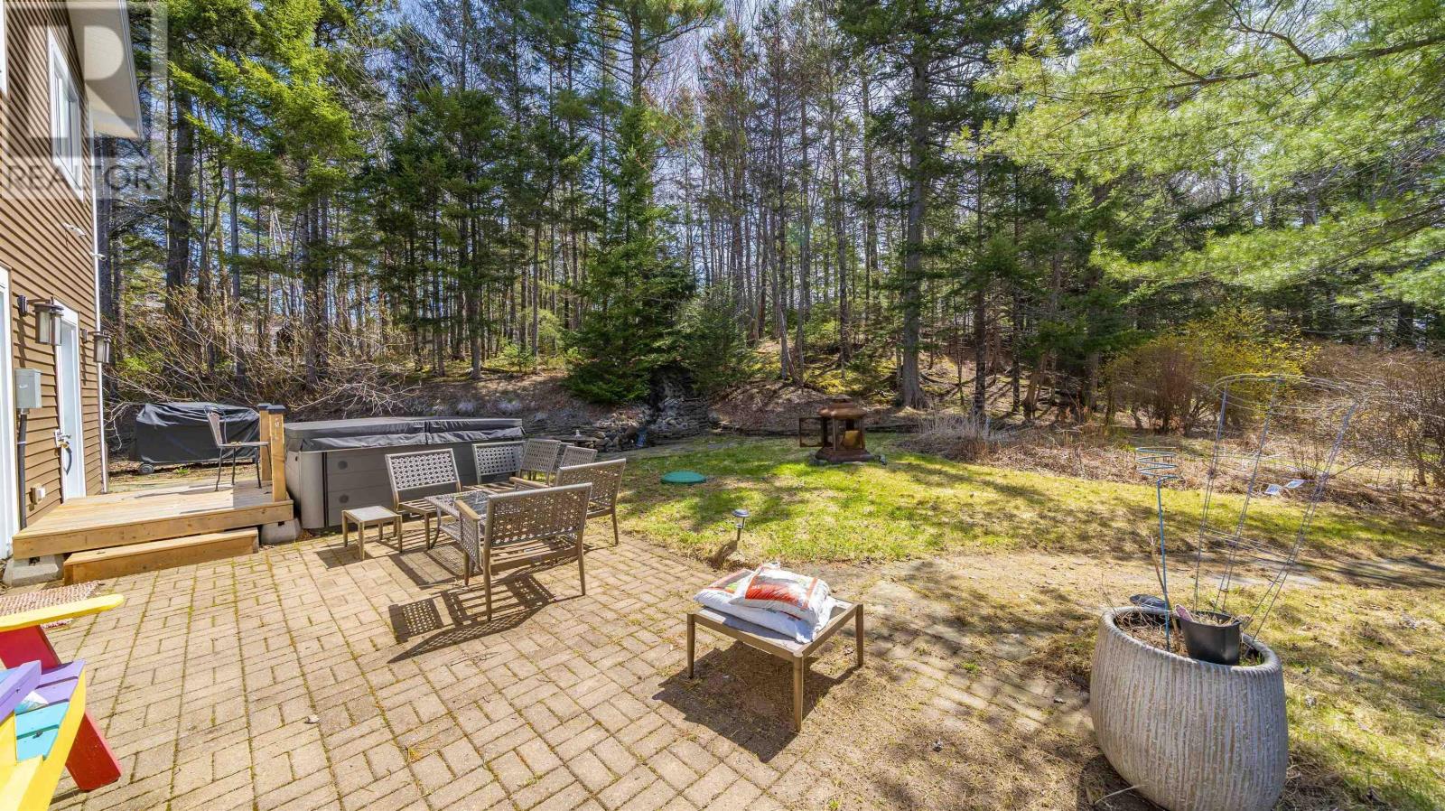 32 Lakeland Street Property Photo 46