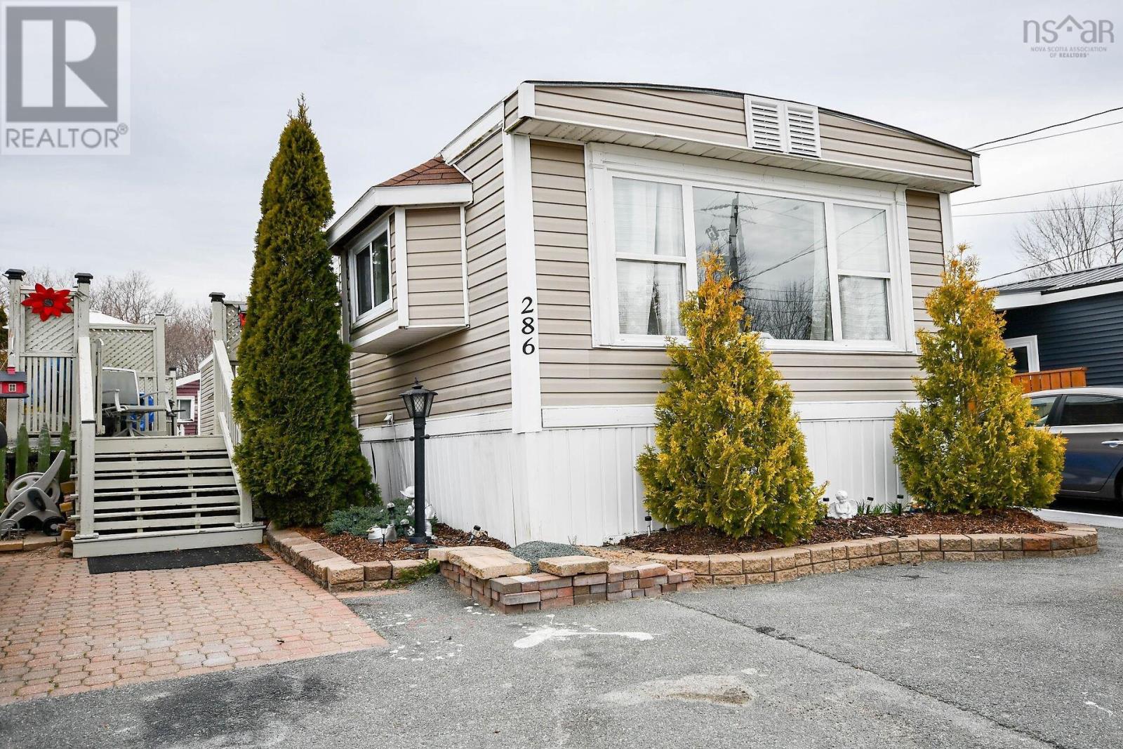 286 Parklane Drive Property Photo 1