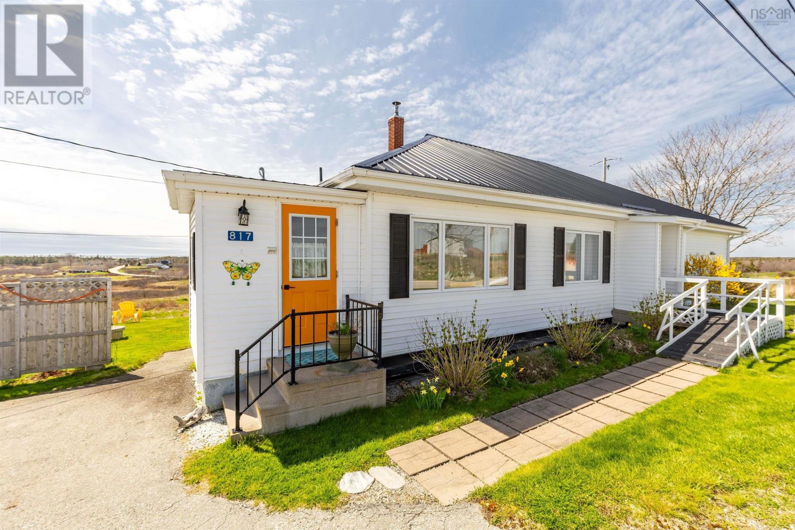 817 Main Shore Road Property Photo 1