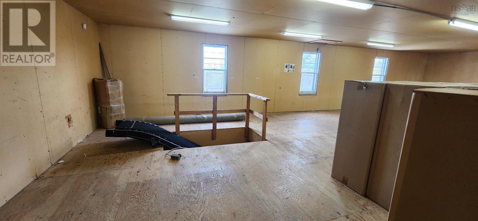 9027/9029 Commercial Street Property Photo 13