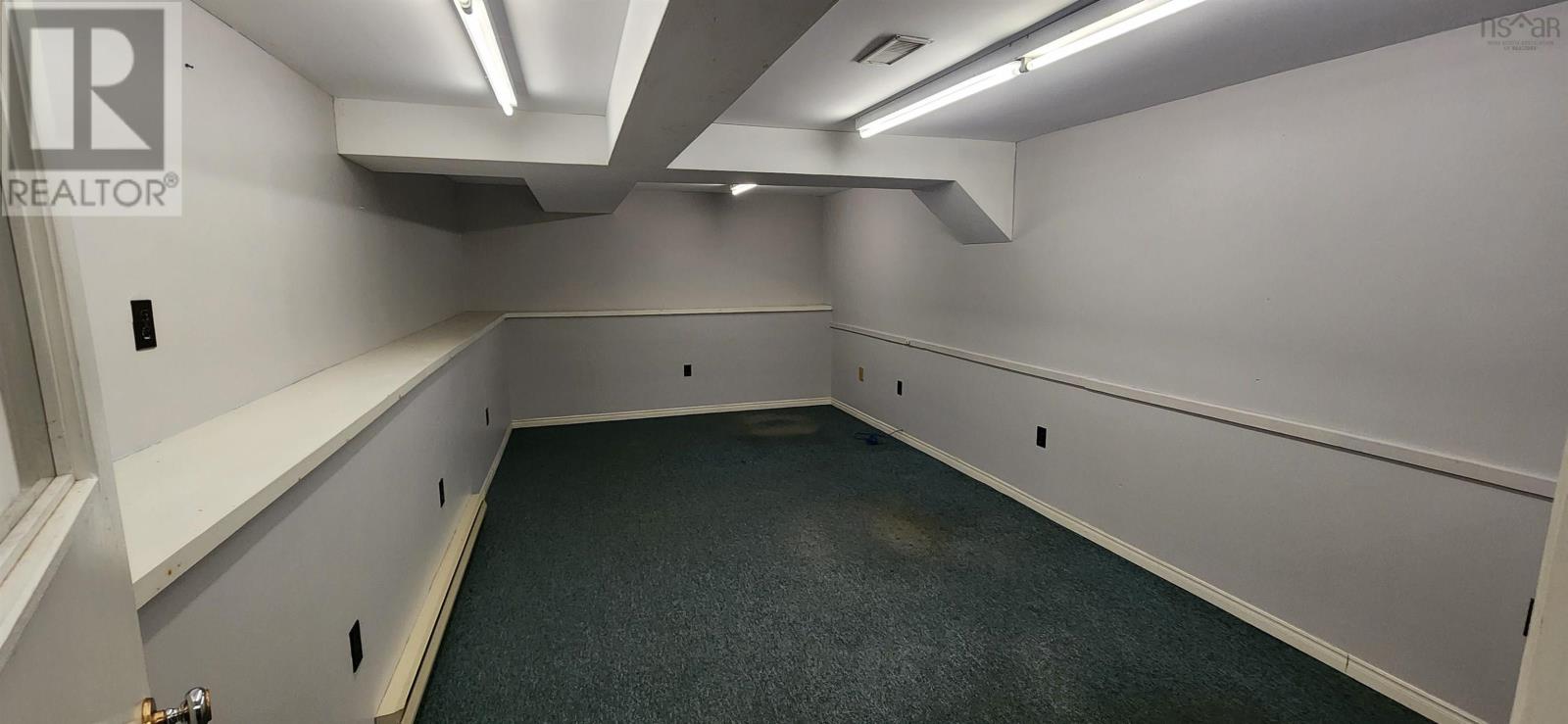 9027/9029 Commercial Street Property Photo 14