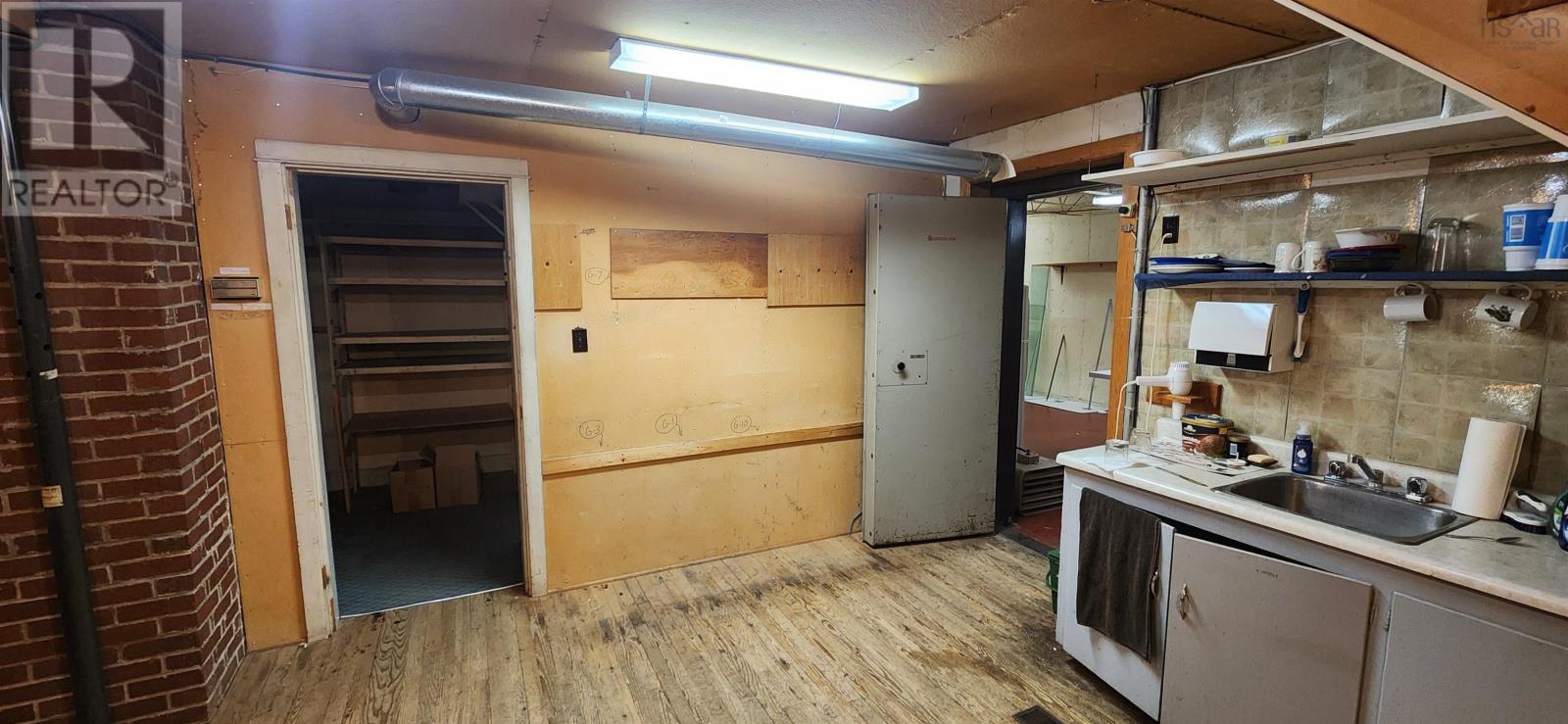 9027/9029 Commercial Street Property Photo 17