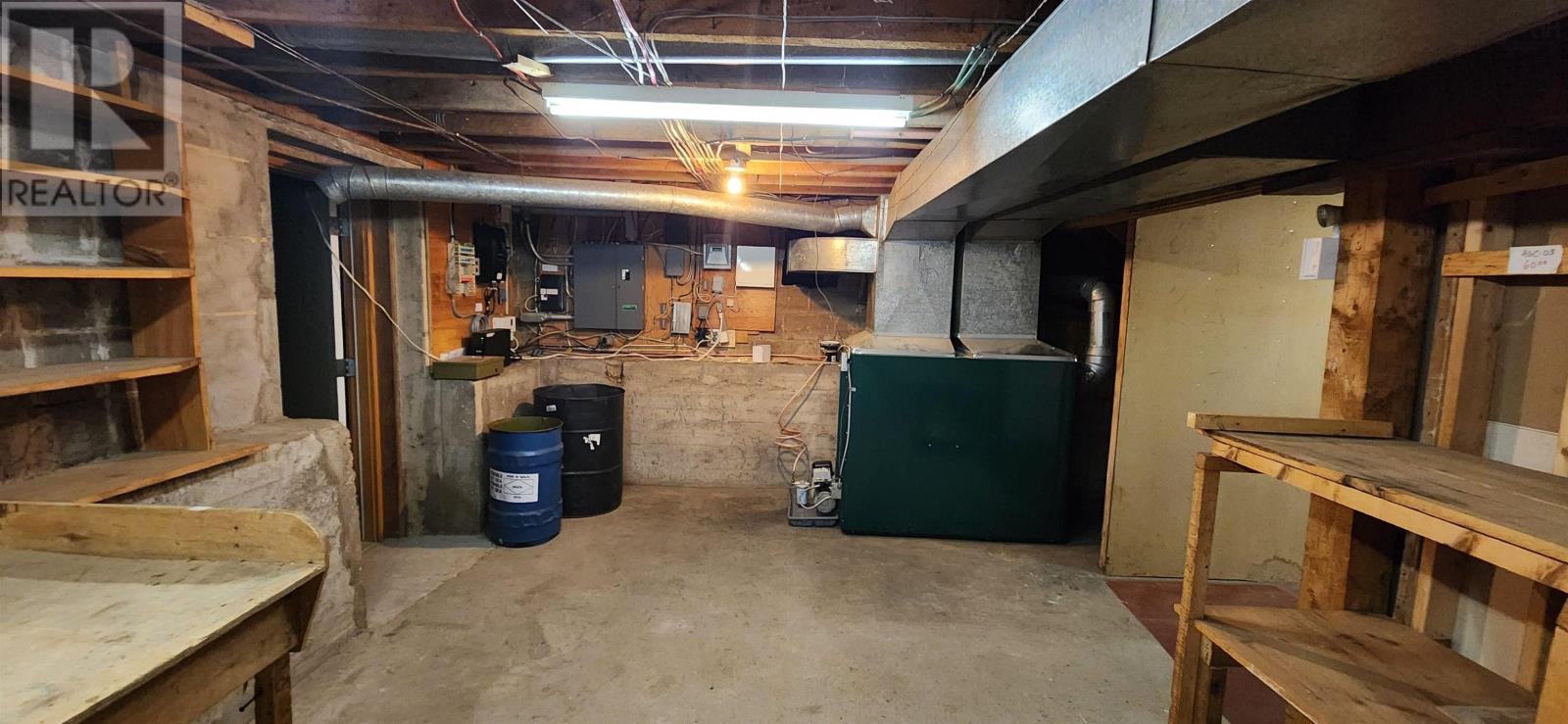 9027/9029 Commercial Street Property Photo 18
