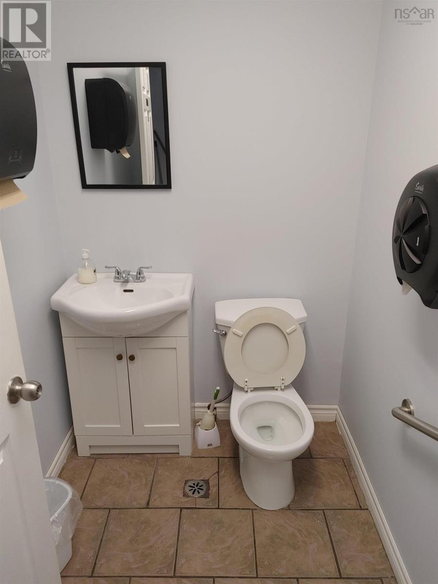 875 Main Street Property Photo 9