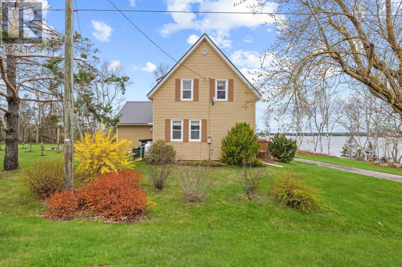 3773 Trans Canada Highway Property Photo 1