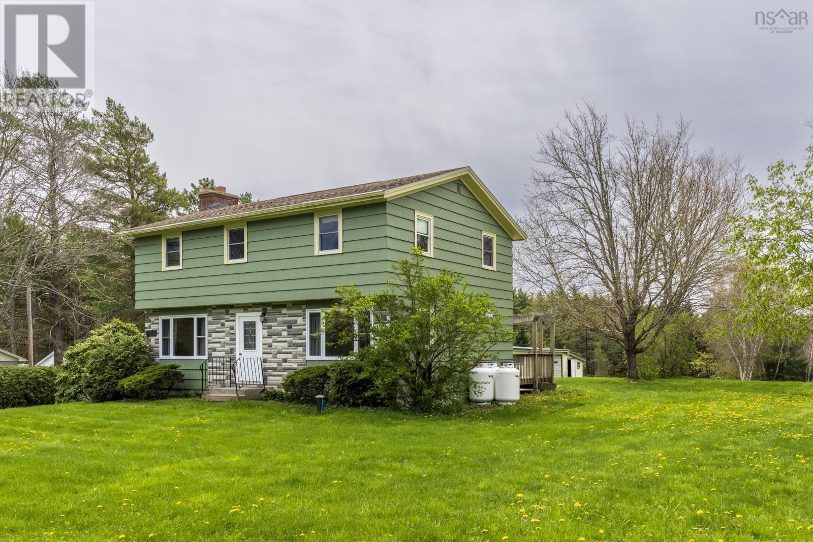813 Upper Branch Road Property Photo 1