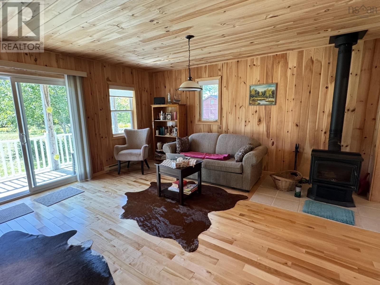87 Somerset Drive Property Photo 3