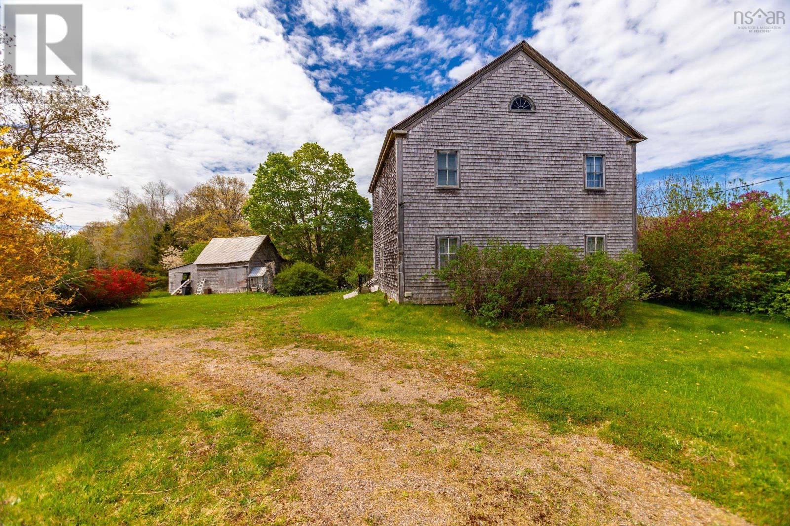 9427 Highway 8 Property Photo