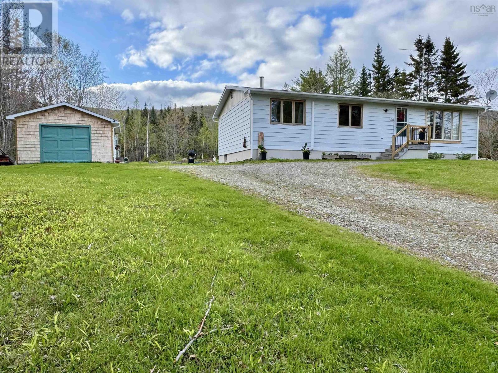 7873 Highway 105 Property Photo 1