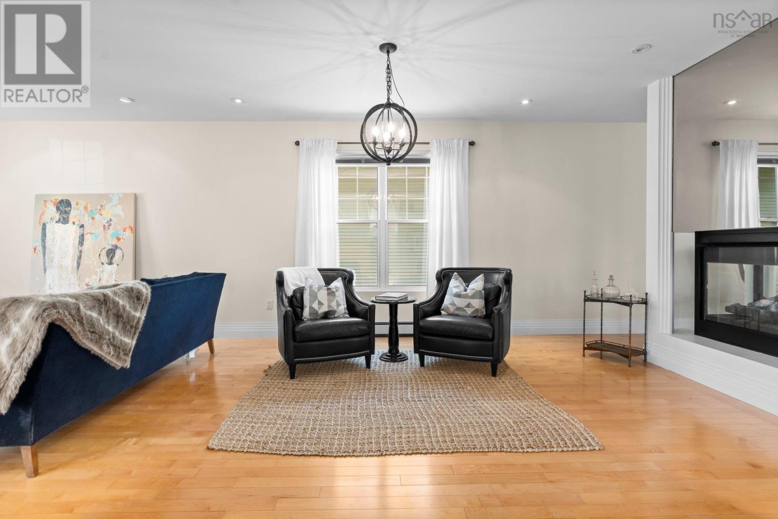 745 Young Avenue Property Photo 6