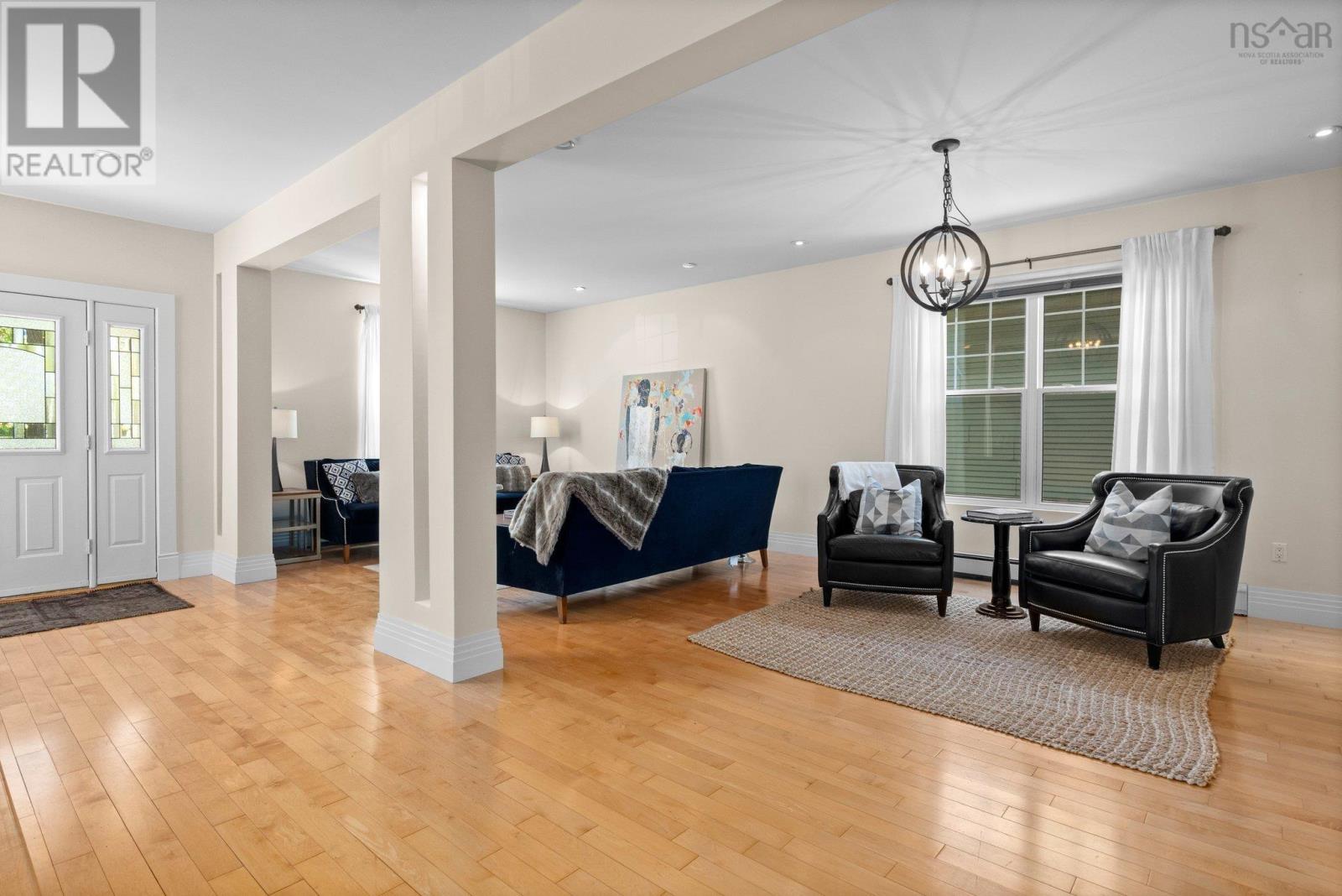 745 Young Avenue Property Photo 7