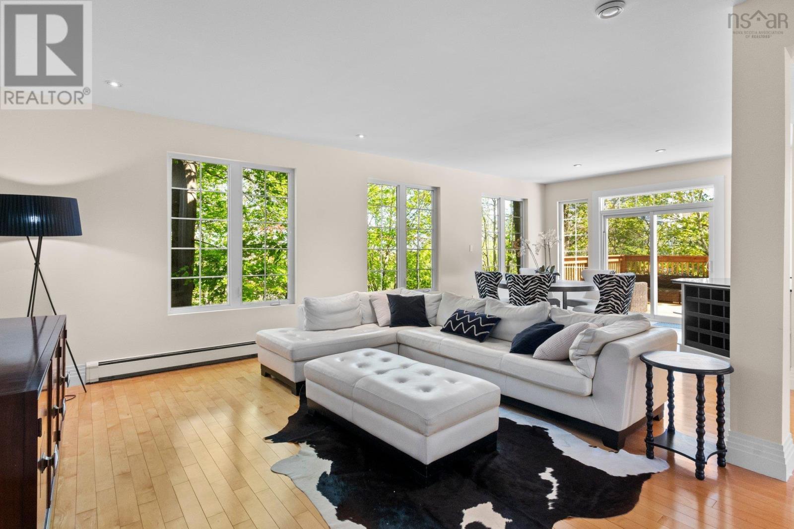 745 Young Avenue Property Photo 8