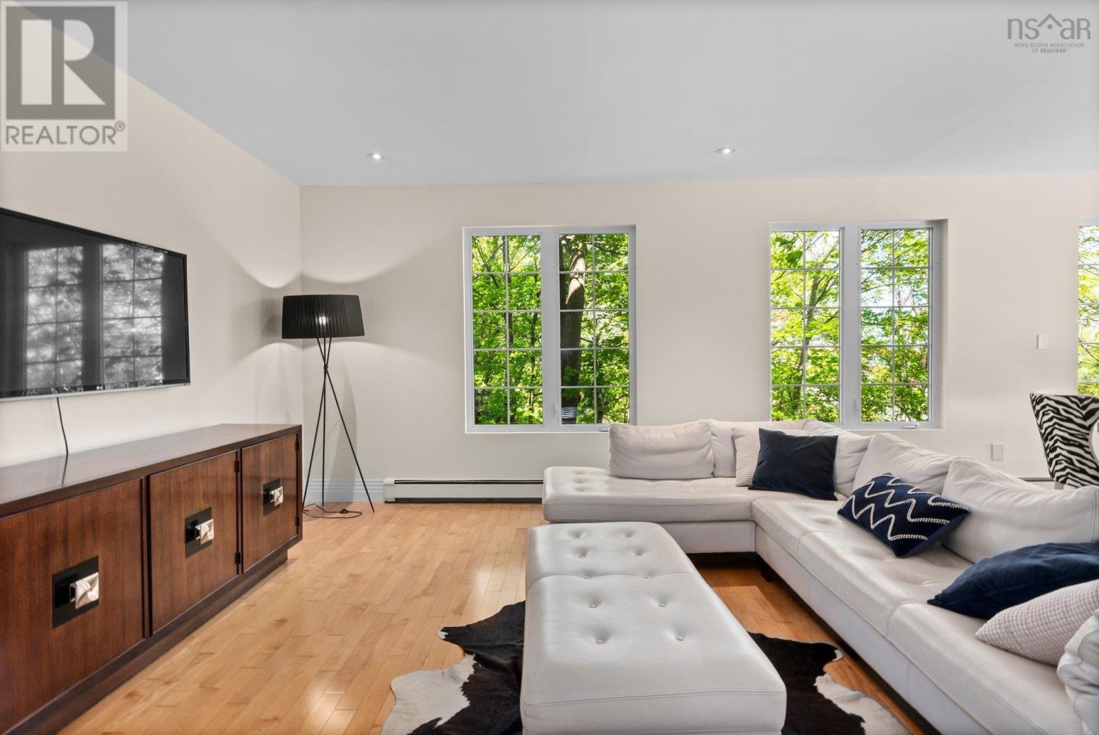 745 Young Avenue Property Photo 9