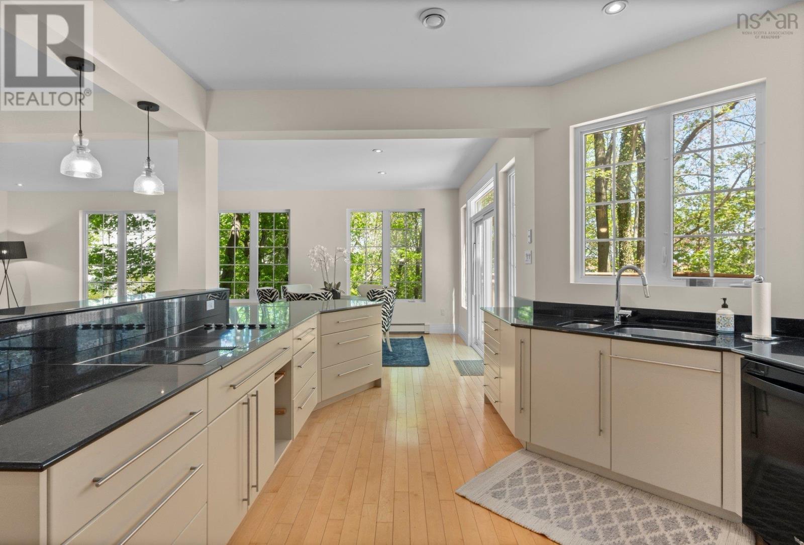 745 Young Avenue Property Photo 11