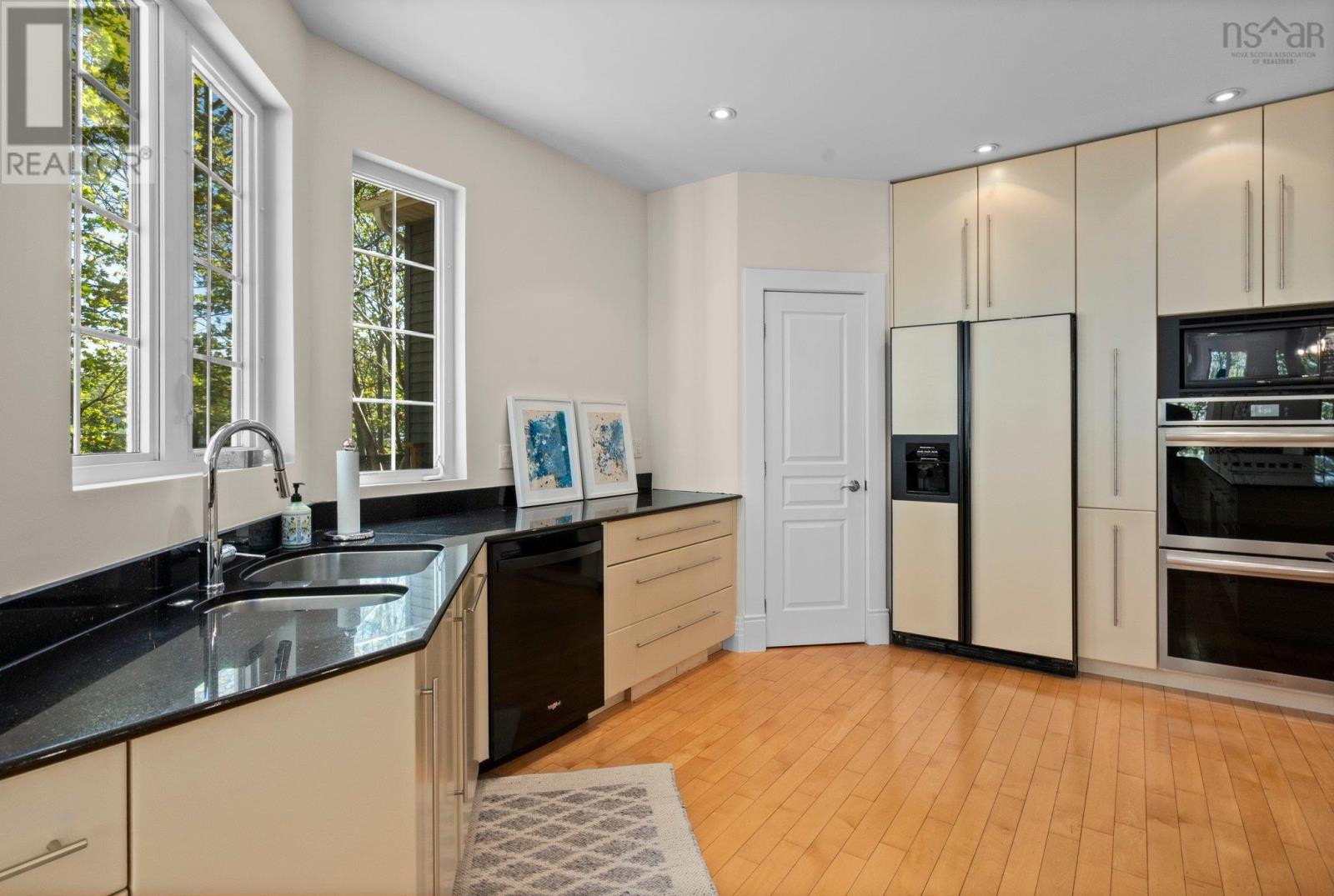 745 Young Avenue Property Photo 12