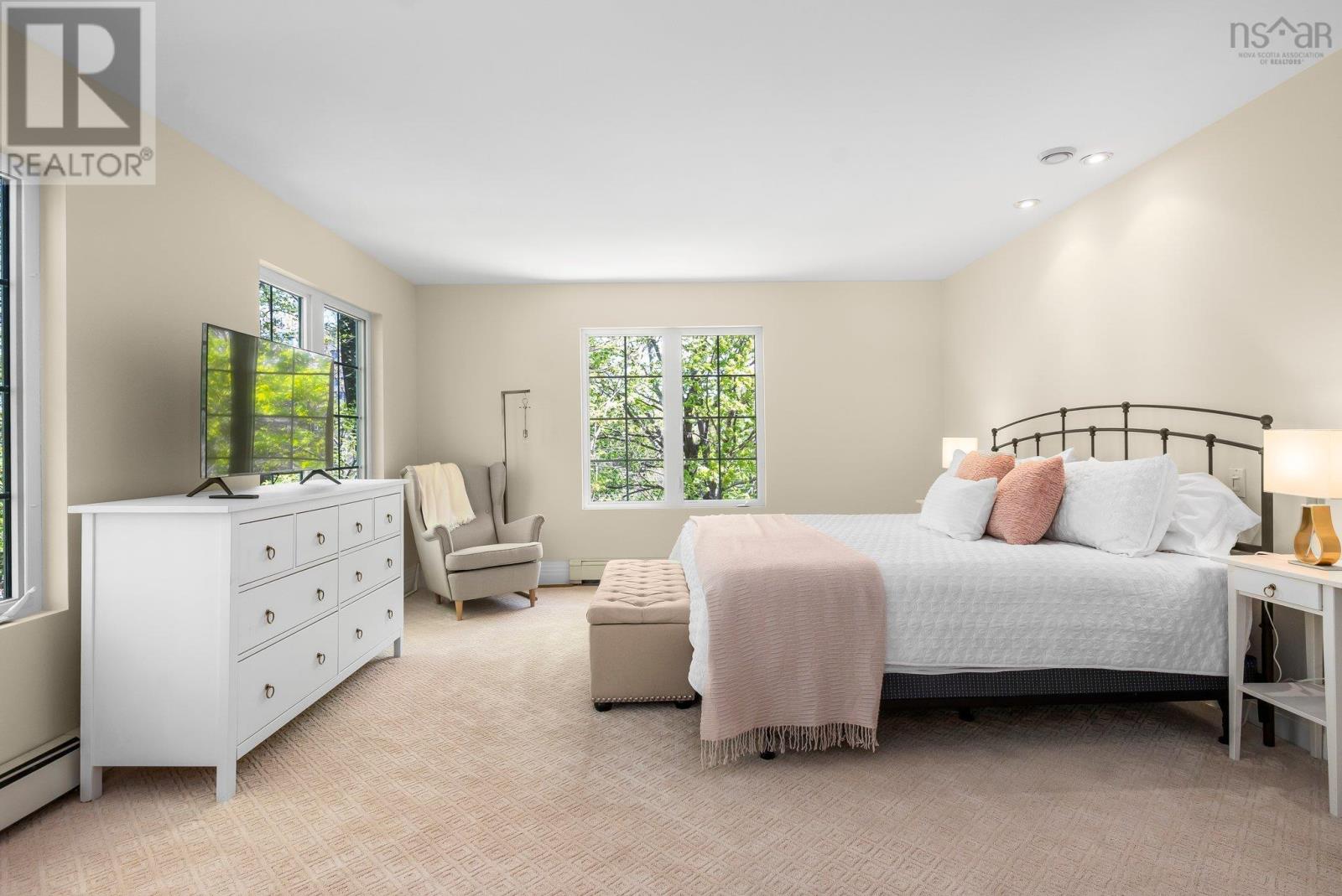 745 Young Avenue Property Photo 18