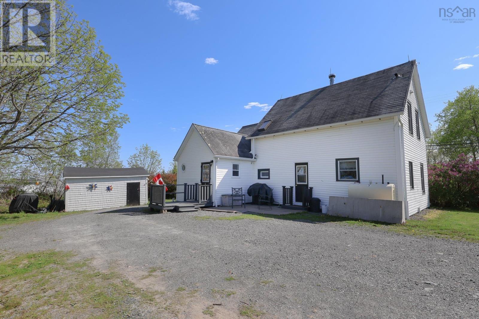 500 Northwest Road Property Photo 2