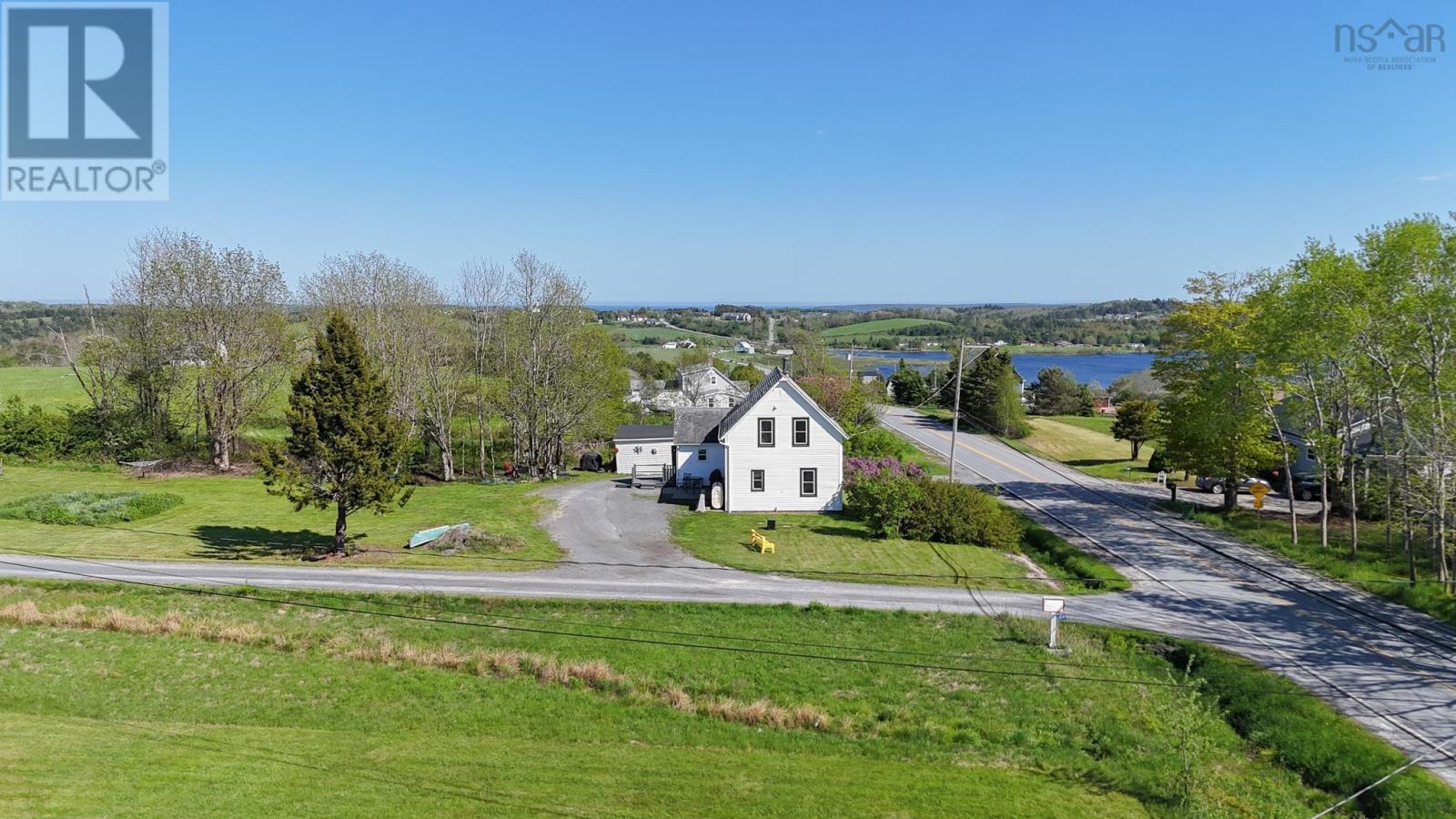 500 Northwest Road Property Photo 3