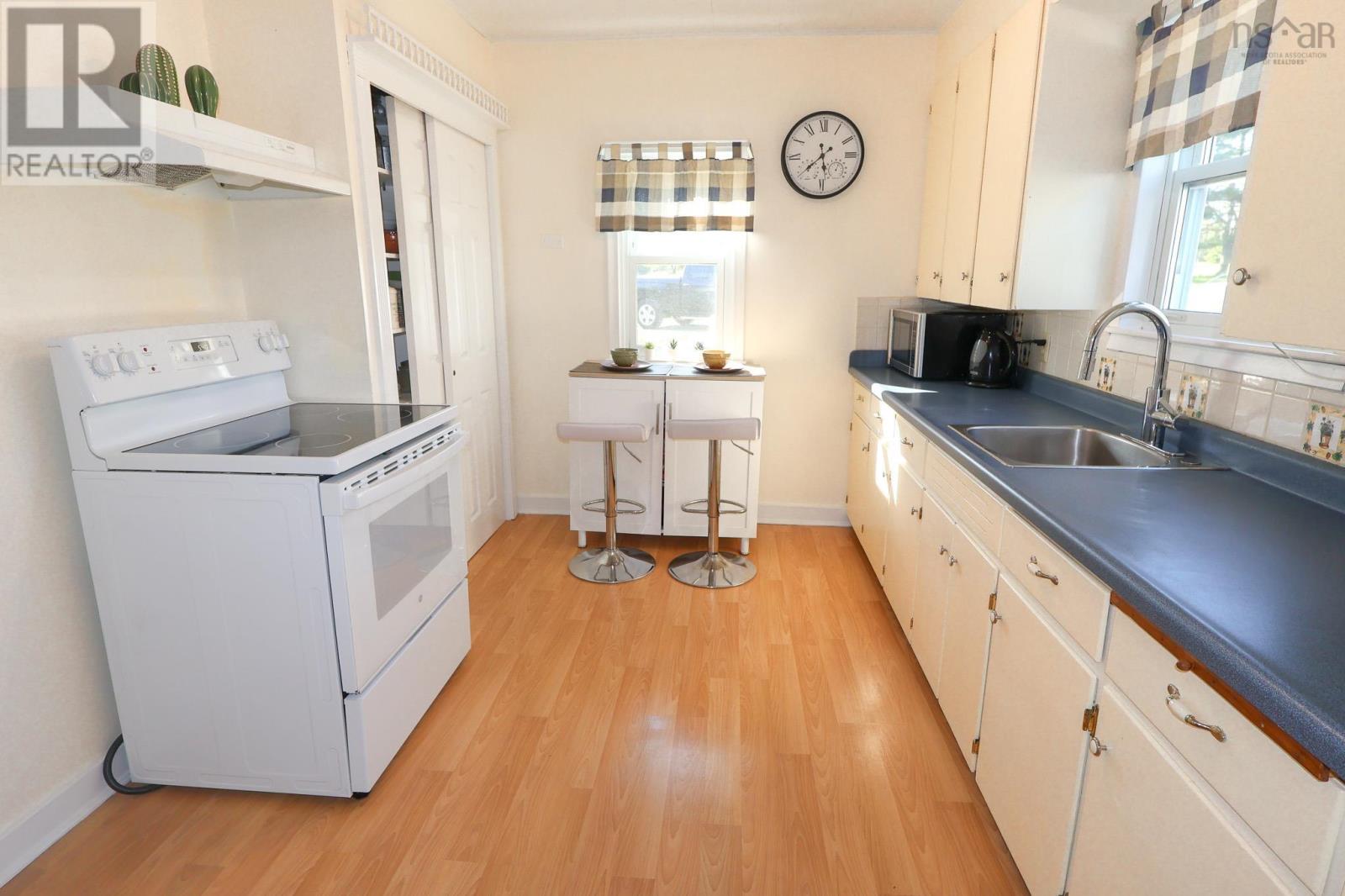 500 Northwest Road Property Photo 6