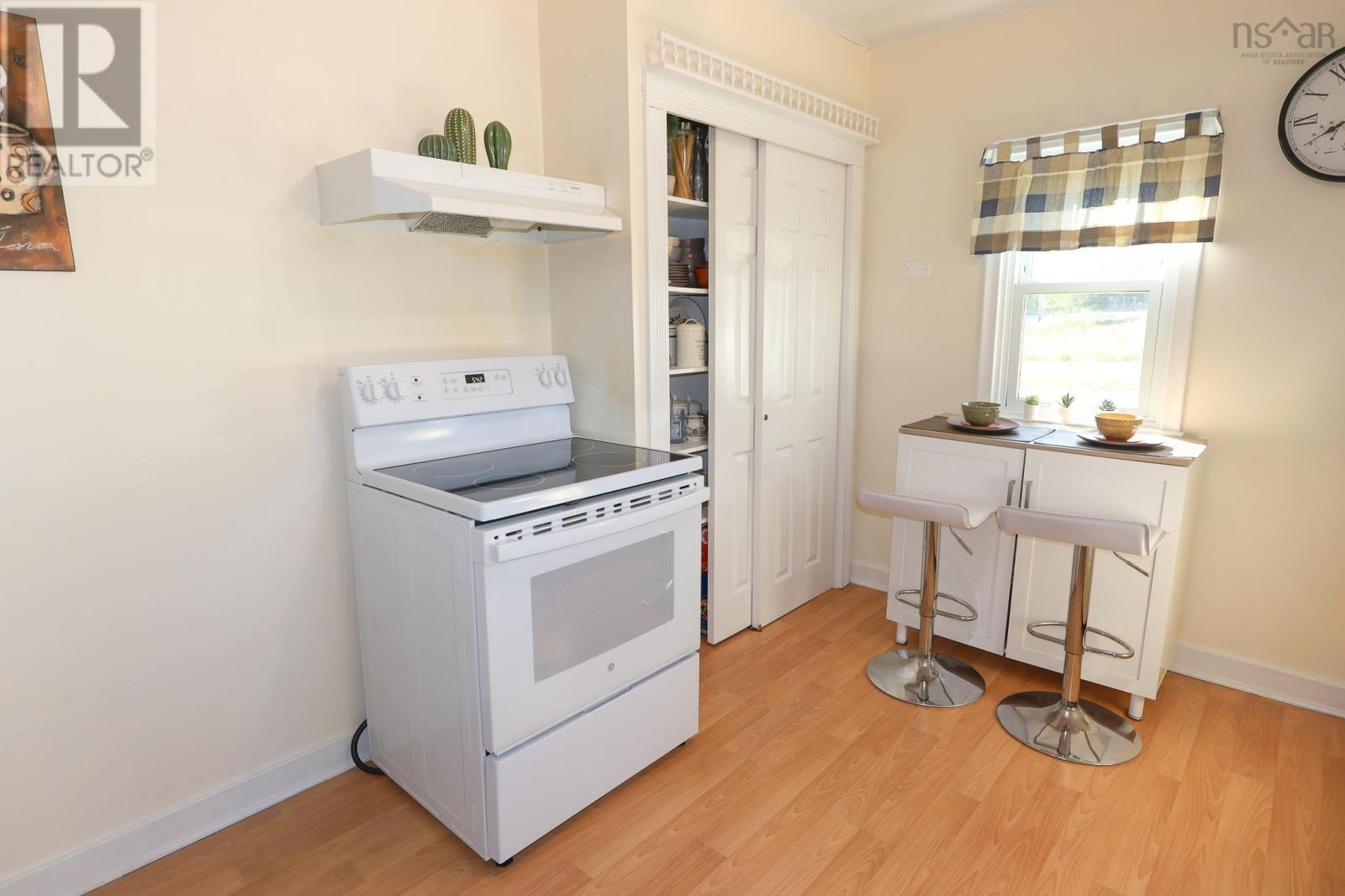 500 Northwest Road Property Photo 7