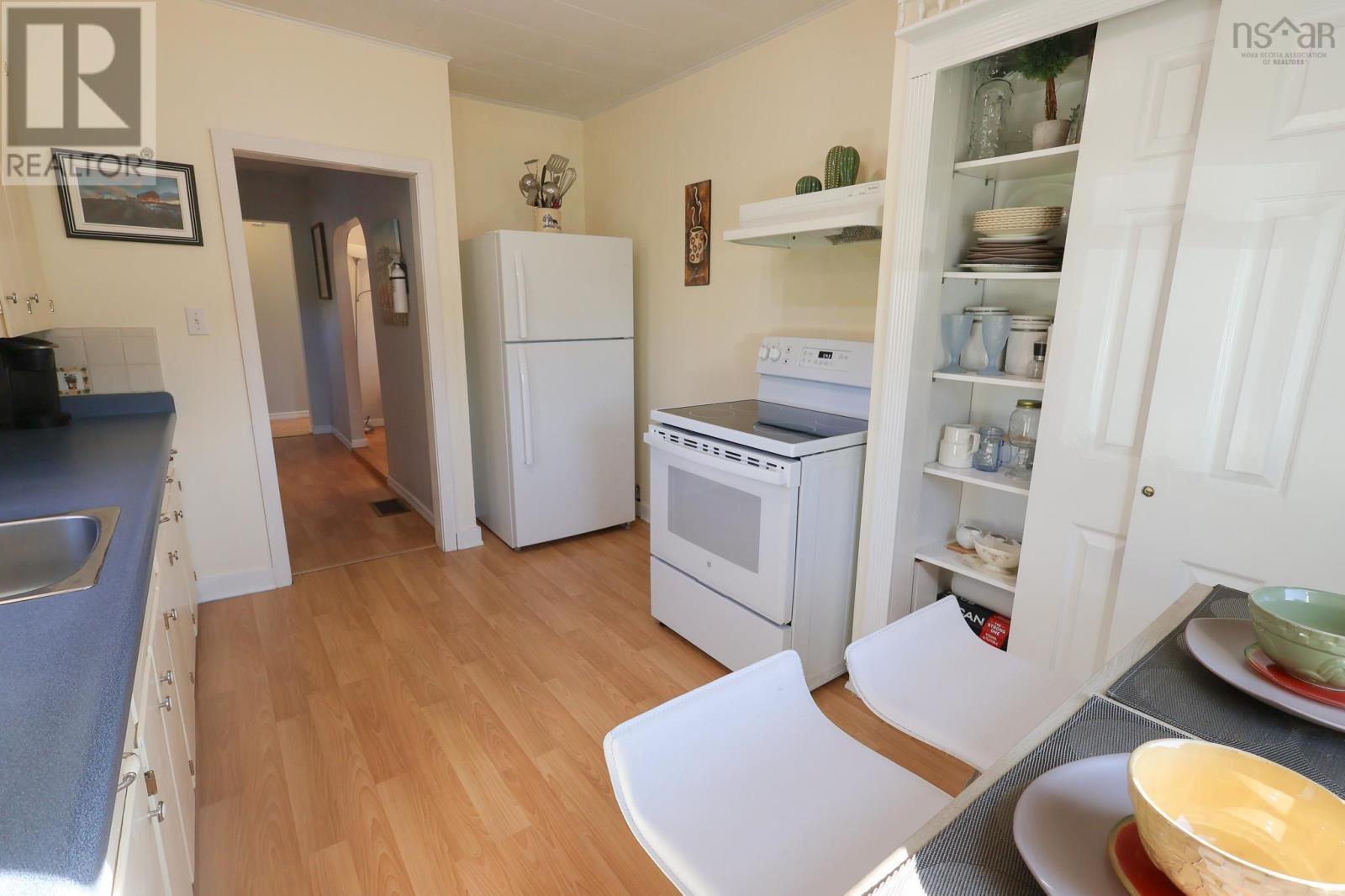 500 Northwest Road Property Photo 8