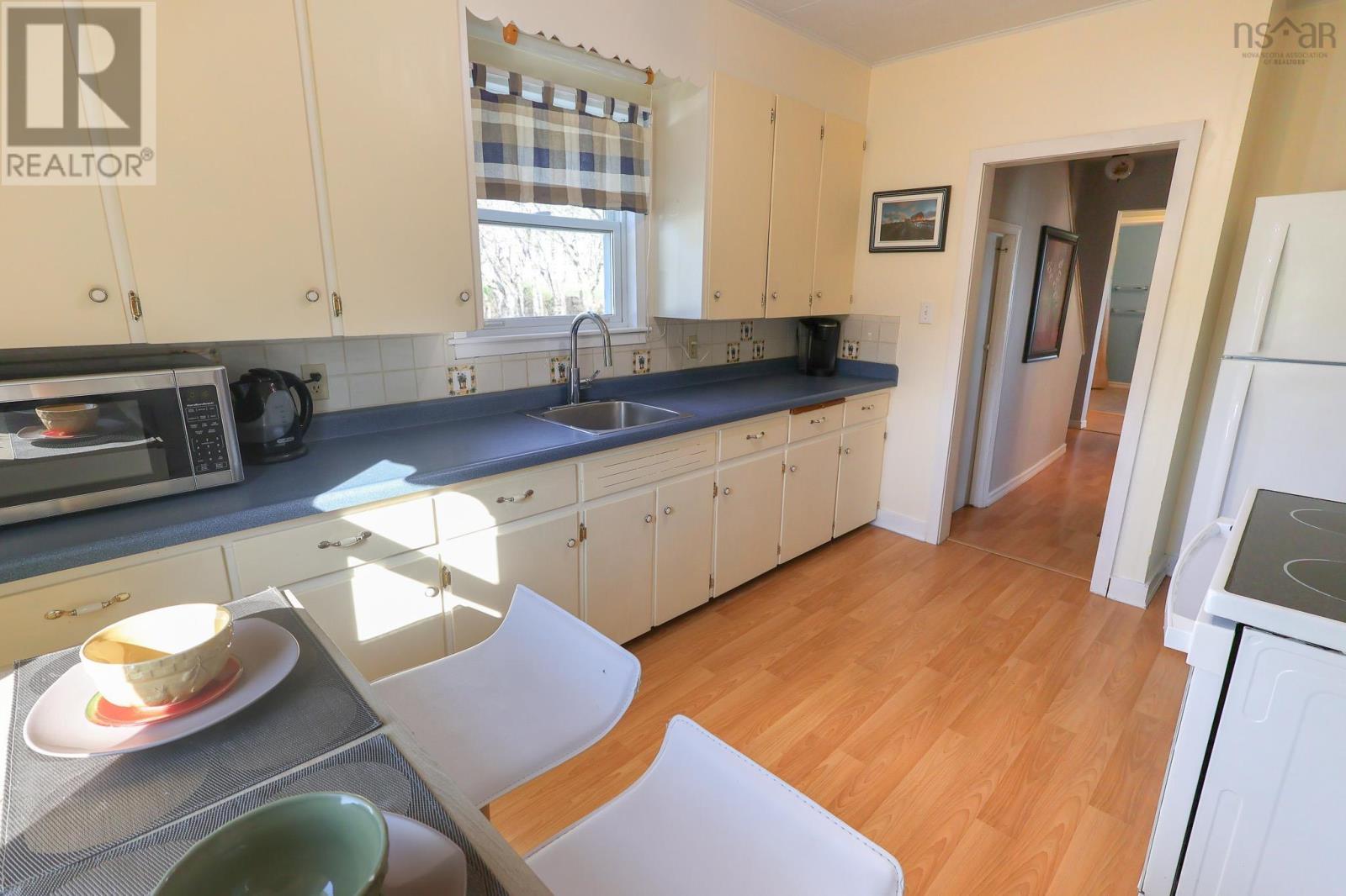 500 Northwest Road Property Photo 9