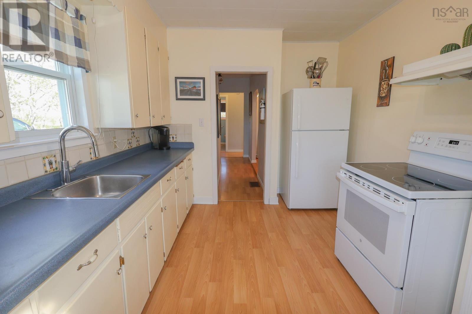 500 Northwest Road Property Photo 10