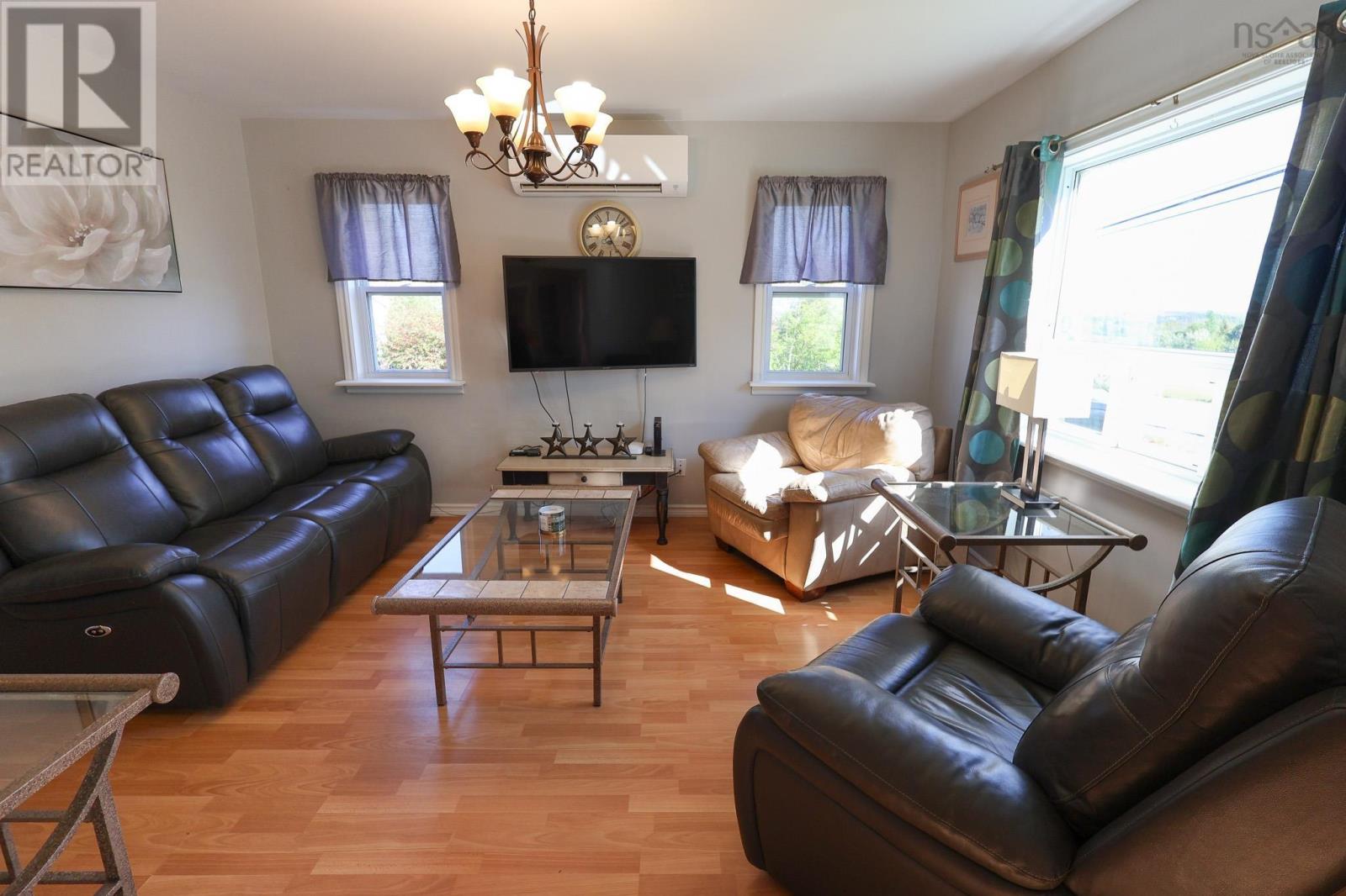 500 Northwest Road Property Photo 14