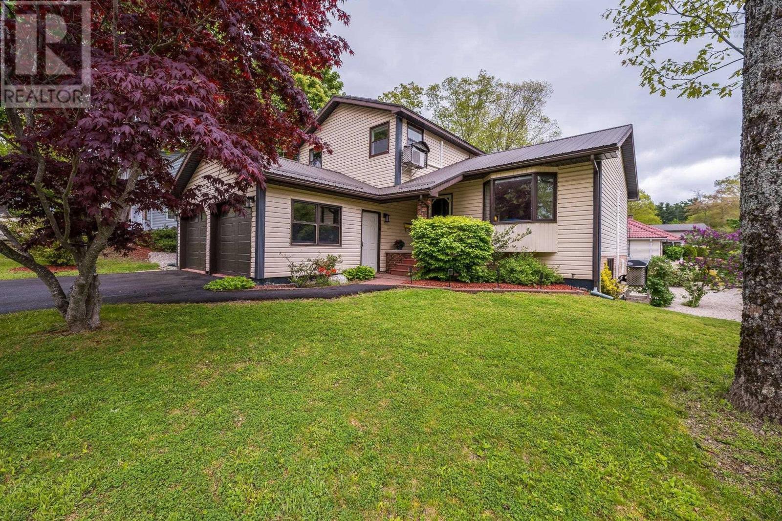28 Macneil Drive Property Photo 1
