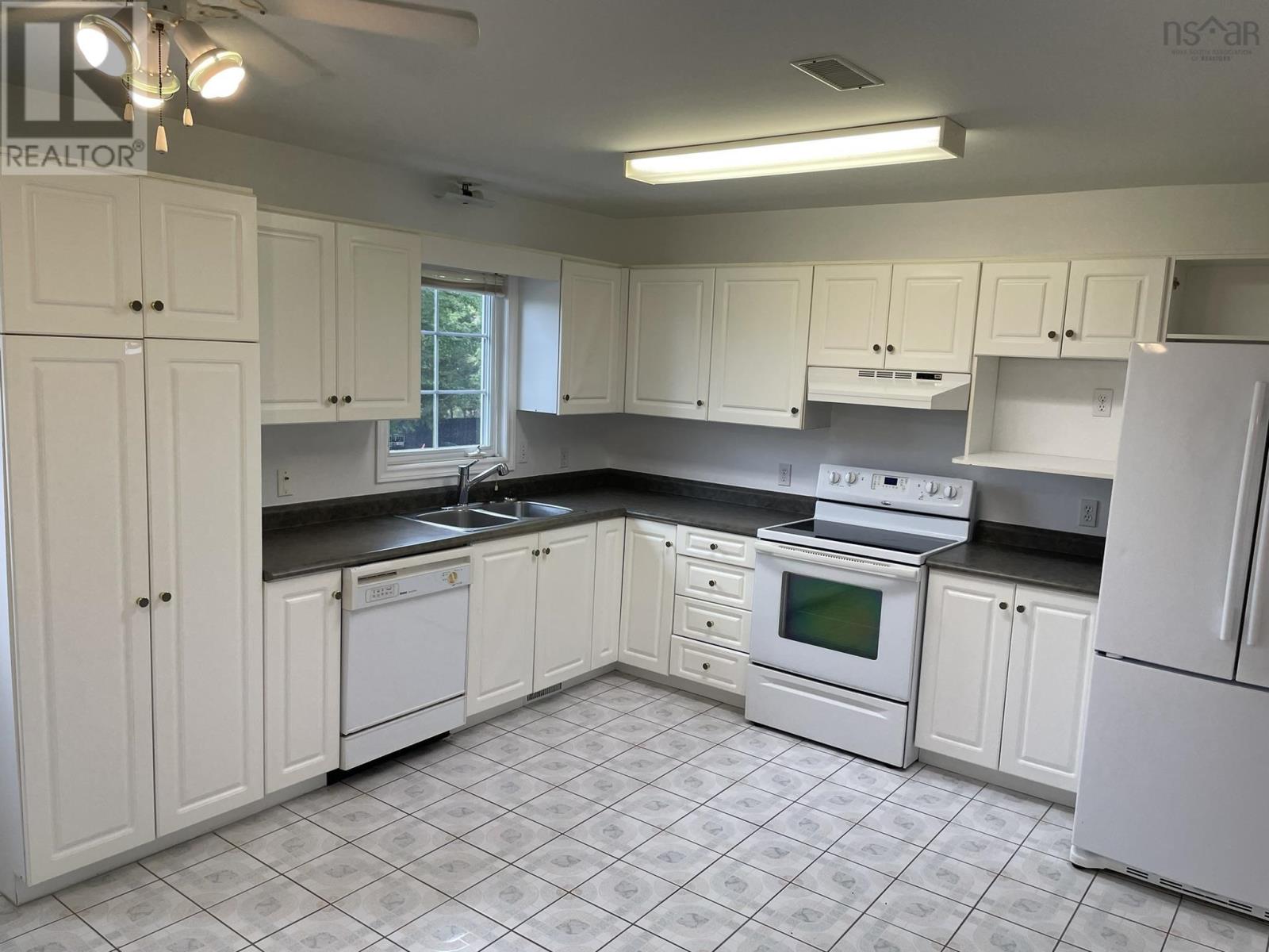 32 James Street Property Photo 5