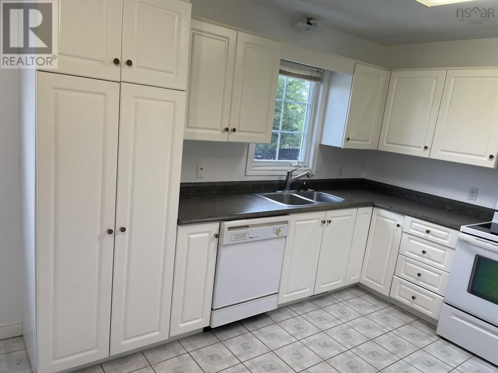 32 James Street Property Photo 7